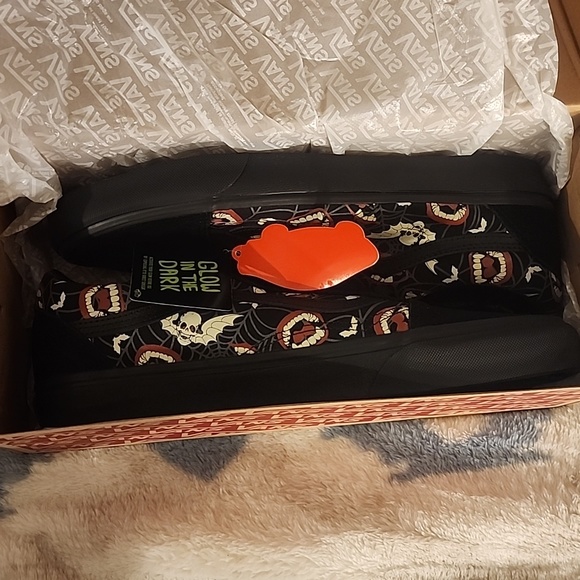 VANS Old Skool (Glow Frights) 10.5 mens 12 womens - Picture 4 of 5